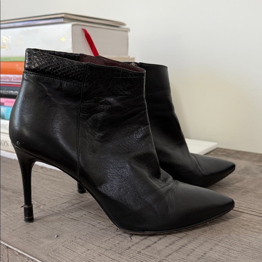 Etienne Aigner Black Leather Ankle Boots